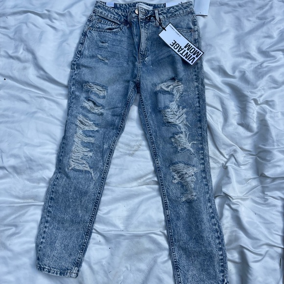 💙Mom Jeans NWT!! - Picture 1 of 2